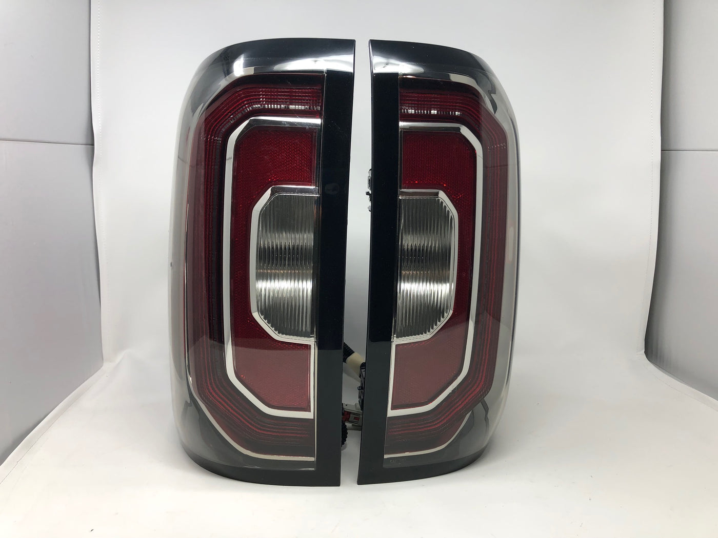 thumbnail image 2 of Thor-More-Lighting Left Rear LED Tail Light Assembly For 2016-2018 GMC Sierra 2 of 4